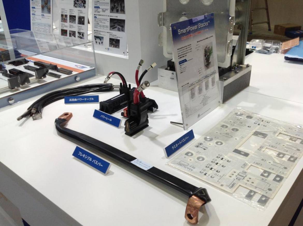 Methode 社の多彩なバスバーや高屈曲パワーケーブル製品の展示