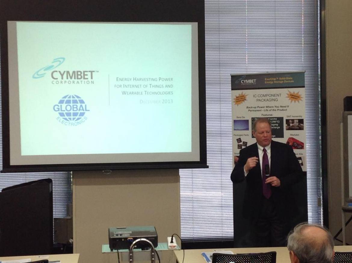 ダイナミックで力強い講義をする Cymbet 社 VP of Marketing Steve Grady 氏