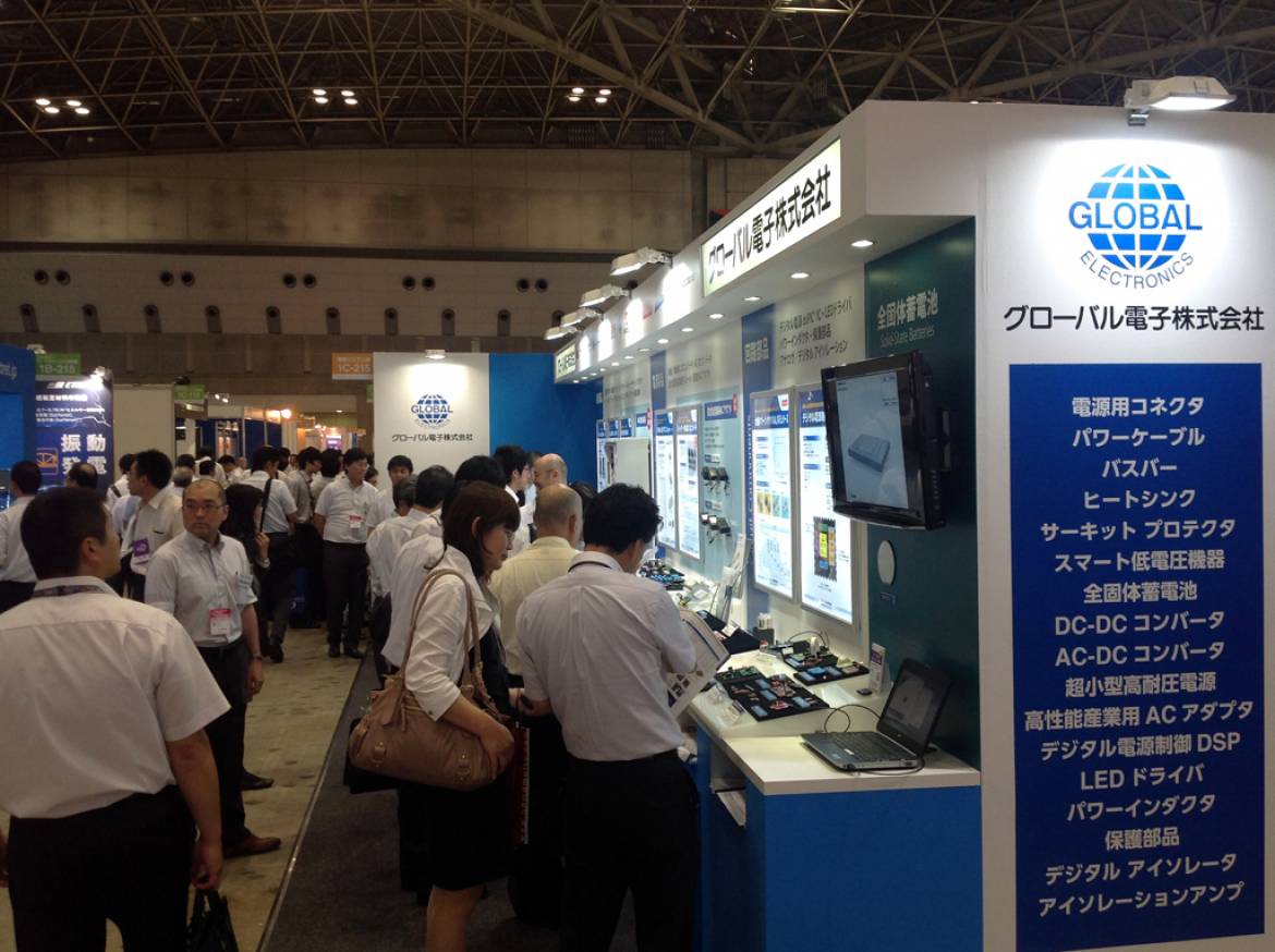 今年は開放型ブースで展示を行いました。