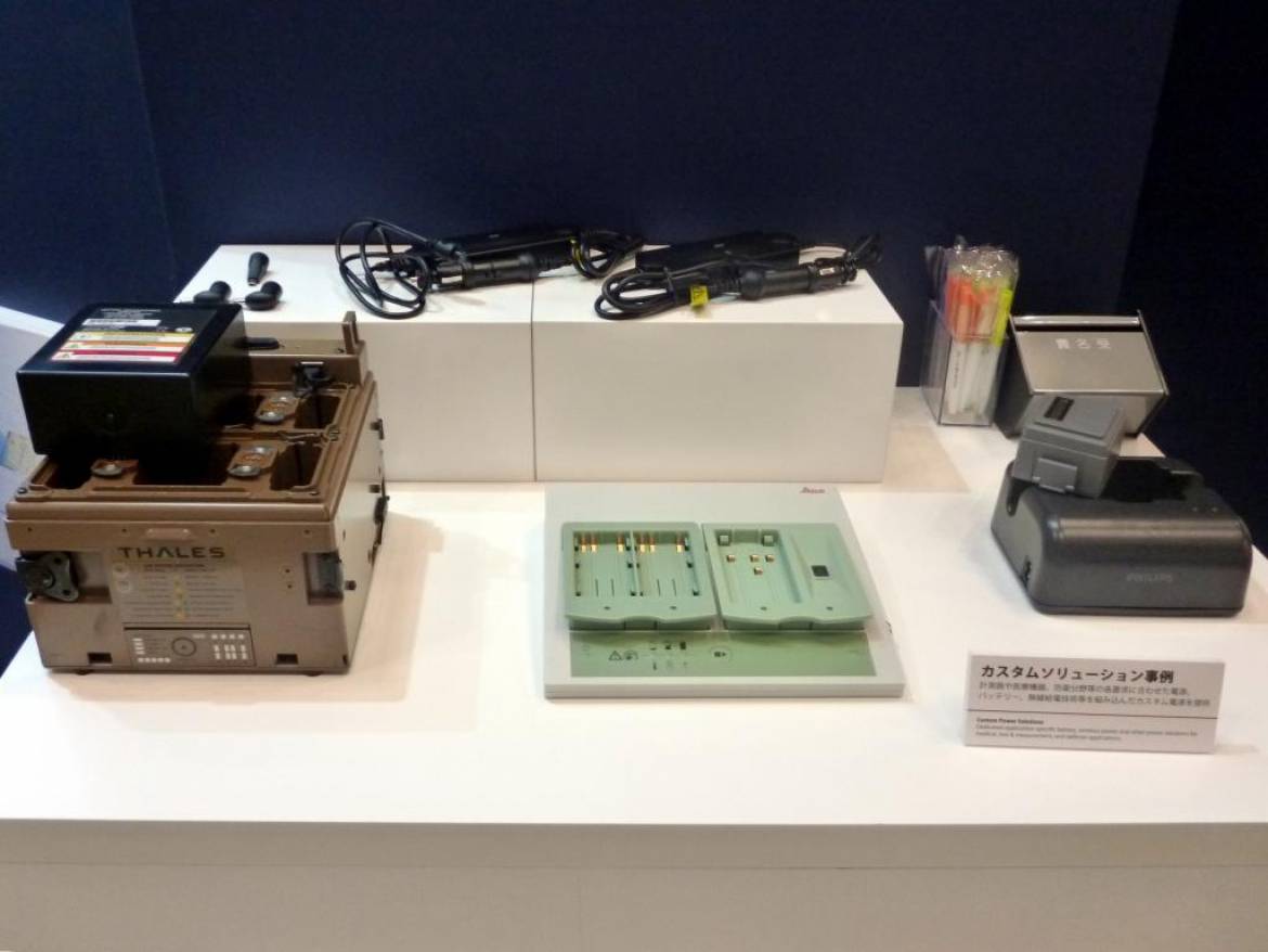 カーアダプターなどを含む RRC 社製のカスタム製品