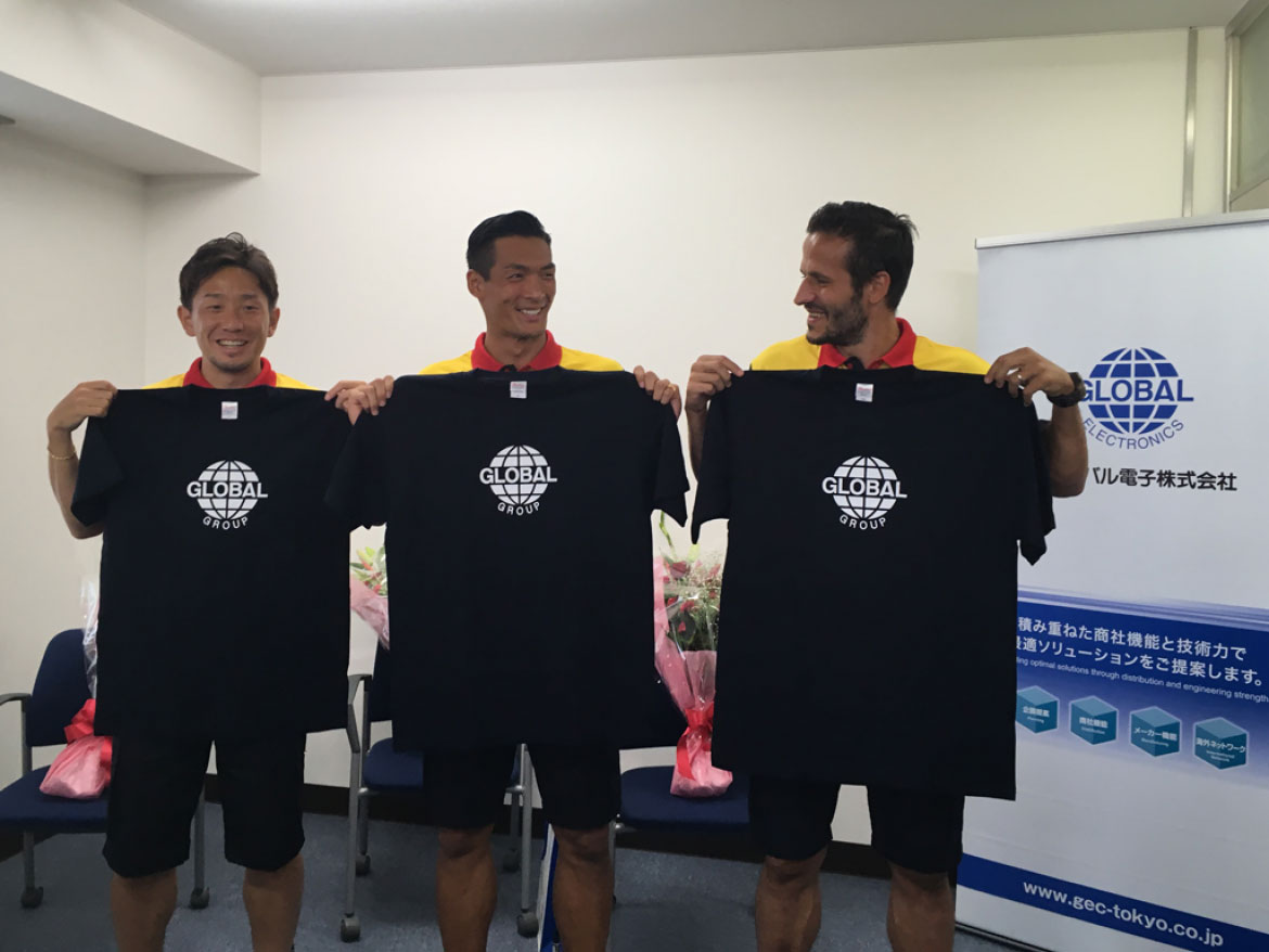 ささやかなお礼として弊社からTシャツをプレゼント