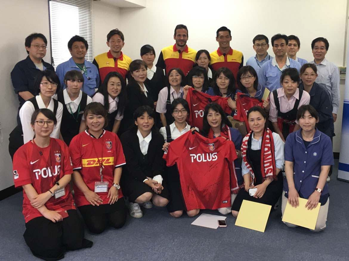 弊社社員との集合写真
