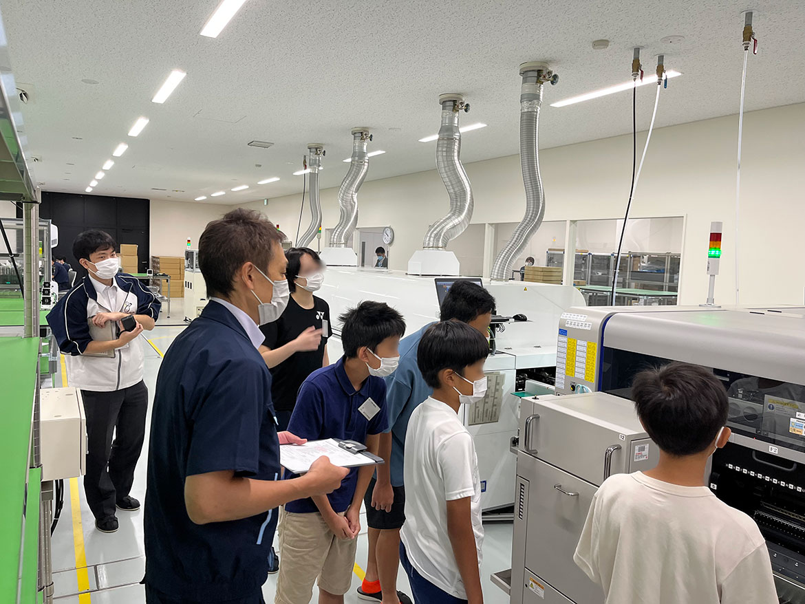 金沢工場の製造ラインの見学