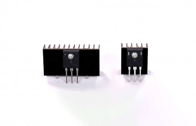 SiC パワー半導体と高性能ヒートシンク